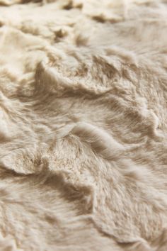 Plain faux fur blanket with an irregular appearance. Soft and fluffy texture. Plain fleece on the back. Ideal for the couch or foot of the bed. Fur Texture, Kids Studio, Fluffy Texture, Faux Fur Blanket, Fur Blanket, Fur Throw, Faux Fur Throw, Book Stationery, Personalised Kids