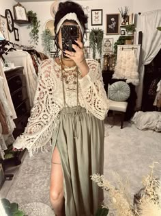 Bohemian Culture Fashion, Bohemian Date Night Outfit, Hippy Outfit Aesthetic, Chic Boho Outfits Winter, Dressy Boho Outfit, Holistic Outfits, Pieces Venus Outfits, Classy Hippie Outfits, Boho Mom Aesthetic