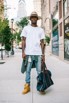 Follow for the best of street fashion Mens Wardrobe Essentials, Timberland Outfits, Streetwear Inspiration, Quoi Porter, Urban Street Style, Dope Fashion, Street Wear Urban, Gentleman Style, Men's Wardrobe