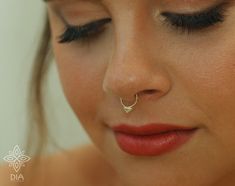 14K SOLID GOLD indian drop septum ring. Perfect as body piercing too. ---> Features: ♦ Material: 14k SOLID GOLD yellow ♦ Tiny indian drop size: length: ♦ Please choose your eye color epoxy filling: Turquoise/Lime/Green/Red/ Orange/Fuchsia/Blue/Purple/Lavender/Royal Blue/Lemon/Butter-Cream/White/Black/Brown ♦ Select your preference in the gauge / diameter at the top right of this page. Select your preference in the gauge at the top right of this page. *Gauge: the thickness of the wire the smal Dainty Nickel-free Nose Rings, Tiny Nose Rings Perfect For Gifts, Dainty Hypoallergenic Nose Rings For Wedding, Small Hoop Nose Rings For Wedding, Hypoallergenic Small Hoop Nose Ring For Wedding, Dainty Septum Ring For Wedding, Bijoux Piercing Septum, Gold Septum, Septum Piercing Jewelry