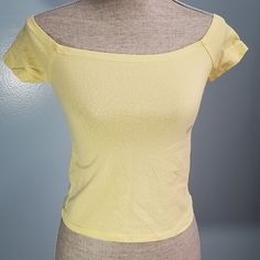 Nwt Pacsun Basics Off Shoulder Crop Top Pale Yellow With White Polka Dots Size Small Pit To Pit 14 Inches Neckline To Bottom Hem 15 Inches Yellow Cotton Short Sleeve Crop Top, Yellow Cotton Crop Top With Short Sleeves, Yellow Cropped Stretch Tops, Yellow Stretch Short Sleeve Crop Top, Yellow Cropped Cotton Crop Top, Yellow Fitted Trendy Top, Yellow Crop Top For Summer Day Out, Yellow Crop Top For Day Out, Yellow Crochet Crop Top For Summer