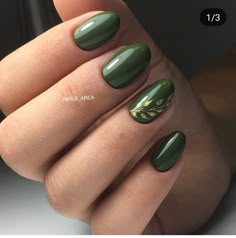 Gel Nails Ideas Mid Length, Bridal Nails Green Accent, Hunter Green Nails Design Fall, Moss Green Nail Designs, November Nails Green, Emerald Green And Gold Nails Design, Green Biab Nails, Dark Green Gel Nails, Autumn Green Nails