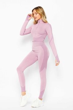 Fitted Leggings For Winter Sports, Fitted Sporty Sets For Winter, Fitted Sporty Winter Sets, Sporty Fitted Sets For Winter, Fitted Athleisure Sets For Winter, Sporty Fitted Winter Sets, Fall Workout Sets With Long Sleeves, Long Sleeve Sports Sets For Fall, Purple Long Sleeve Sets For Winter