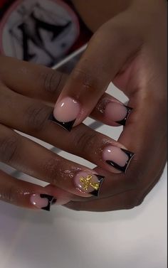 Gold And Black Nails Short, Short Black And Gold Nails Ideas, Black And Gold Nails Short, Overlay Nails, Turning 25, Beach Nail, Star Tattoo