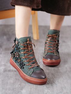 Upper Material: Cowhide/Calf Sole Material: Rubber Heels: Wedge Toe: Round Toe Closure Type: Lace Up Gender: Female Lining Material: Plush Heel Height: 3.5cm Season: Winter Weight: 1.050 kilogram #boots #applique #martinboots #greenboots Winter Shoes Boots, Shoe Boot, Warm Shoes, Fancy Shoes, Plush Pattern, Pattern Flower, Swag Shoes, Martin Boots, Winter Boots Women