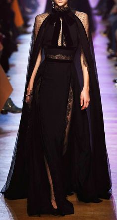 Look Gatsby, Runway Gowns, Work Women, High Fashion Runway, Yennefer Of Vengerberg, 40 Women, Fashion Edgy, Black Cape, Fashion Runway