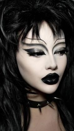 Goth make up Trad Goth Makeup, Goth Makeup Tutorial, Goth Eye Makeup, Makeup Clown, Smoky Eyeshadow, Makeup Pictorial, Vampire Makeup, Bold Makeup Looks, Alt Makeup