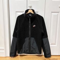 Nike Men's Sherpa Fleece Jacket Like New Condition Size Xs Very Warm Price Is Firm Sherpa Fleece Jacket, Mens Sherpa, Sherpa Fleece, Nike Black, New Man, Men's Nike, Fleece Jacket, Black Nikes, Nike Jacket