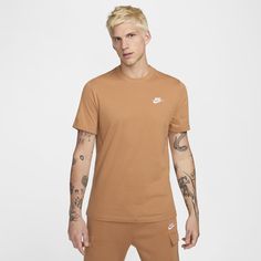 The Nike Sportswear Club T-Shirt is made with our everyday cotton fabric and a classic fit for a familiar feel right out of the bag. An embroidered Futura logo on the chest provides a signature Nike look. Nike Casual Brown Tops, Casual Brown Nike Top, Affordable Nike Athleisure T-shirt, Nike Cotton T-shirt For Everyday, Cheap Nike Athleisure T-shirt, Nike Everyday Short Sleeve T-shirt, Classic Brown Cotton T-shirt, Sporty Brown Cotton T-shirt, Nike Sporty Cotton T-shirt