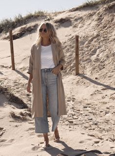 Cold Weather Beach Outfit Casual, Cool Mom Style 2023, Boho Modern Style, Coastal California Outfits, Coastal Grandmother Aesthetic Outfits Winter, Coastal Grandmother Aesthetic Winter, French Clothing Aesthetic, Fashion Trends 2023 Spring Summer Women Casual, Coastal Grandmother Winter Outfits