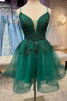 Hunter Green Plunging V Neck Straps Appliques Tulle Homecoming Dress Green Hoco Dress, Emerald Green Lace, Short Green Dress, Green Homecoming Dresses, Prom Dresses Yellow, Tulle Homecoming Dress, Short Prom Dress, Short Homecoming Dress, Lace Short