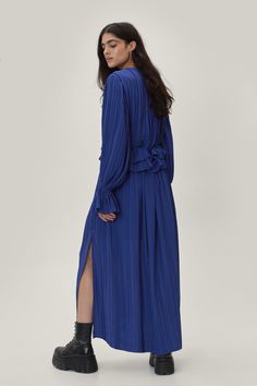 For when plans turn into formal affairs. This effortless evening gown comes in a textured, woven fabric which features a loose silhouette, plunging V neckline, long balloon sleeves with fluted cuffs and ruffle detailing, ruffles at waistline, maxi hemline with daring knee high split, pleated design throughout, and zip down closure. Contrast yours with playful western boots or dress up as a summer wedding guest dress by styling with heeled sandals and sunnies. Style: Ruffle Detailed Plunging Pleated Maxi Dress Fit: Loose Length: Midi Occasion: Going Out Model is 5'9" and wears a size M (US size 6/UK size 10). V Neck Maxi Dress, Work Wear Outfits, Smart Dress, Lace Skater Dress, Pleated Maxi Dress, Pleated Maxi, Halterneck Dress, Wedding Guest Dress Summer, Going Out Dresses