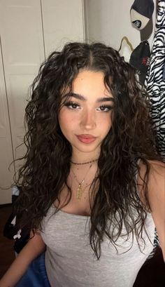 Curl Shampoo, Smink Inspiration, Vlasové Trendy, Curly Girl Hairstyles, 짧은 머리, Nature Tattoos, Brunette Girl, Dream Hair, Long Curly Hair