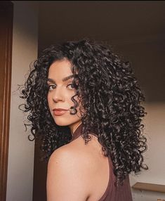 Curly Haircut 3b 3c, 3b Curl Haircut, Round Curly Haircut Long, Round Shape Curly Haircut, Curly Hair Shapes Natural Curls, 3b Hair With Bangs, Curly Hair 3b Haircuts, Curly 3b Haircut, Curly Hair With Short Layers