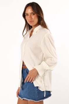 DETAILS
 Meet your new wardrobe star - a frayed trim blouse that brings together function and fashion in a playful, trendy style. This chic top features a pristine collar and functional buttons cascading down the front, offering a fashionable edge to your everyday looks.
 
 collared
 
 functional buttons down front
 long sleeves with tie close cuff
 relaxed fit
 frayed trim
 unlined
 material - 70% viscose / 30% linen
 
 
 
 
 
 
 
 
 
 SIZING
 
 model is 5' 5" and wears a Size XS
 model stats: Clothing Details, Chic Top, Button Up Top, Trendy Style, New Wardrobe, Everyday Look, Spring Fashion, Trendy Fashion, Work Wear