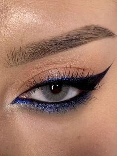 Blue Eyeliner Makeup, Eyeliner Eyeshadow, Make Up Inspiration