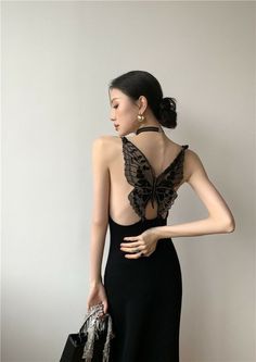 Moda Rock, Backless Midi Dress, Delicate Butterfly, Night Club Dress, Flowy Fabric, Butterfly Dress, Mode Ootd, Winter Trends, Bodycon Dresses