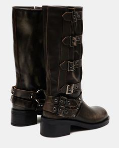 Tall Biker Boots, Big Boots Outfit, Layered Boots, Loose Boots, Moto Boots Outfit, Brown Buckle Boots, Robecca Steam, Boots Grunge, Buckled Boots