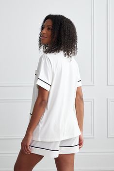 Slip into magnificently soft, four-way stretch cotton. Developed with anti-pilling and zero sagging qualities to last wear after wear. Cotton Stretch Sleep Top, Stretch Cotton Sleep Top, Stretch Cotton Short Sleeve Sleepwear, Stretch Cotton Sleepwear With Short Sleeves, Fitted Short Sleeve Sleep Tops, White Stretch Sleepwear With Short Sleeves, Contrast Piping, Sweater Pants, Short Set