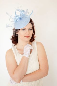 🐝  Fascinator with feathers & mesh veil is perfect for the Kentucky Derby, Tea Party, Wedding, or shower.  You will be sure to be the star of the show in your Beautiful baby blue Kentucky Derby Hat.  Style: "The Madelyn Marie" from The Hat Hive. ♥Attaches with matching, satin headband. ♥Ultra Light & comfortable to wear. ♥Packed and shipped in a sturdy box with special love & care to ensure a safe delivery. ♥Includes a hat care card with instructions on how to care for & keep your piece beautif Baby Blue Hat, Kentucky Derby Women, Kentucky Derby Fashion, British Hats, Derby Fashion, Large Hat, Blue Fascinator, Veil Styles, Occasion Hats