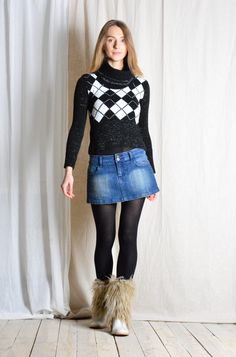 Vintage 90s Black White Silver Argyle Ribbed Knit Turtle Neck Sweater Marked size: 1 Estimated Size: XS Bust: 30 In (76 cm) Sweater length: 18.2 In (46 cm) Sleeve length: 20.9 In (53 cm) Shoulder to shoulder: 13 In (33 cm) Material: 95% acrylic 5% lycra The model in this pic is 170cm tall (Size S) 🥦 Do the best you can 🔑 Be sure to contact us with any questions :) Fall Y2k Stretch Sweater, Y2k Style Fitted Sweater, Fitted Crew Neck Sweater 90s Style, 90s Fitted Crew Neck Sweater, Fitted 90s Crew Neck Sweater, 90s Style Black Winter Sweater, Fitted Long Sleeve 90s Sweater, Retro Fitted Textured Knit Sweater, Vintage Stretch Sweater For Winter