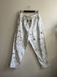 🏷 1X ( W (has elastic): 17in, H: 24in, ins: 29in, L: 41in) Deadstock 90s floral embroidered pant. Features elastic as waist band for comfy fit. Has pockets. No flaws 🛍$34 | or get it for $6.99 with membership to bonhomievtg.com *All measurements taken flat Casual Pants With Floral Embroidery, Casual Straight Pants With Floral Embroidery, Casual Floral Embroidered Trousers, Casual Floral Embroidered Pants For Spring, Summer Pants With Floral Embroidery And Relaxed Fit, Casual Floral Embroidery Straight Pants, Casual White Pants With Floral Embroidery, White Casual Pants With Floral Embroidery, Summer Floral Embroidered Relaxed Fit Pants