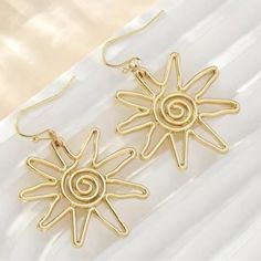 Nwt- Golden Sun Earrings Summer Fashion Accessories, Sun Design, Jewelry Making Earrings, Golden Sun, Cz Stud Earrings, Round Stud Earrings, Heart Earrings Studs, Stainless Steel Earrings, Estilo Retro