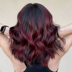 25 Gorgeous Red And Black Hair Ideas For Baddies - 210 Platinový Blond, Pelo Color Vino, Red Balayage Hair, Red Hair Looks, Wine Hair, Red Hair Inspo, Hair Color Streaks, Hair Streaks