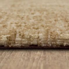 a close up view of a rug on the floor with no carpeting or stains