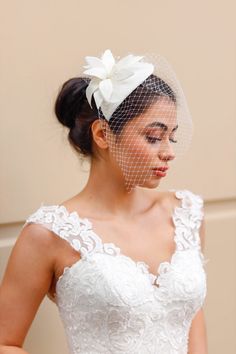 Such a classic and elegant  lilies symbolize purity and innocence. Composed of one artificial lily with, these blooms are perfect for every event. Our all product are handmade.Plastic split hair comb is included in the its midst  and one artificial flower on top.This chic wedding hat is emphasized with delicate french veiling around the hat. All make with wool felt in creamy white/ecru color. Our all products are handiwork with delicately. Please feel free to contact with me for more information about our products. Your all orders will be ready to shipped in 1-2 working days. With my best wishes Headpiece With Veil, Bridal Party Hats, Mini Hats, Easter Hat, Fascinator Wedding, Short Veil, Unique Hair Accessories, Bridal Fascinator, Henna Party