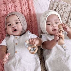 Free Beginner Crochet Hats Pattern For BabyWhether in acrylic or cotton, this crochet baby bonnet is the perfect gift for the little one in your life. Featured in Bernat Softee Baby or Bernat Softee Baby Cotton, you'll learn chain, double crochet, working in rounds, working in rows, shaping, and more! This pattern is written for beginners, but experienced crafters will enjoy the simplicity of this classic heirloom piece. Material NotesEverything you need to make your new project is included in this kit! Time to get stitching, and don’t forget to share your progress! Crochet Hats Pattern, Bonnet Crochet Pattern, Baby Bonnet Crochet Pattern, Baby Bonnet Pattern, Hats Pattern, Crochet Hat For Beginners, Crochet Baby Bonnet, Beginner Crochet, Baby Bonnet