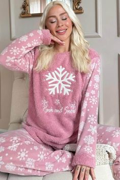 Stay warm and stylish this winter with our Snowflake Plush Pajama Set for Women, designed with a charming snowflake print. Made from ultra-soft plush fleece, this pajama set is perfect for keeping cozy during cold nights. The snowflake design adds a festive and wintry touch, making it ideal for the holiday season or simply enjoying the colder months in comfort. This pajama set features long sleeves and an elastic waistband, offering both warmth and a snug fit for relaxed evenings at home or a restful night's sleep. The plush fleece material ensures softness and warmth, making it a must-have for your winter loungewear collection. Features: Ultra-soft plush fleece for warmth and comfort Festive snowflake print design Long sleeves and elastic waistband for a perfect fit Ideal for winter loung Winter Loungewear, Snowflake Print, Winter Pajamas, Snowflake Design, Cold Nights, Womens Pyjama Sets, Snowflake Designs, Christmas Pajamas, Set For Women