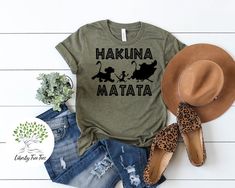 Disney Shirts Women, Animal Kingdom Outfit, Disney Family Outfits, Hakuna Matata Shirt, Disney Animal Kingdom Shirts, Family Shirts Disney, Disney Trip Outfits, Disney Family Shirts