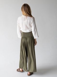 Meet the comfiest pants ever! Our Make A Move Palazzo Pants have a wide leg silhouette, a smocked waistband, and the most flattering fit! The best thing about them is the raw edge hem so you can cut to your own length… they even look great cropped! They’re so cute paired with any of our tanks and tees or can easily be dressed up, making them perfect to wear no matter the occasion! You'll literally want to wear them every day! Palazzo Pant, Wide Leg Palazzo Pants, Comfy Pants, Bohemian Clothes, Easy Knitting, Life Design, Palazzo Pants, Life Size, Raw Edge