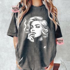 Blondie Y2k T-Shirt, Vintage 90s Style Shirt, Cute Soft Distressed Tee, Unisex Oversized Washed Y2k Shirt, Gothic Baggy shirt, Gothic Gifts 90s Style Graphic T-Shirt, Retro Raccoon Shirt, Trendy Shirts, Adult Unisex Relaxed Shirt, Washed Tee Browse our selection of more shirts/sweatshirts ------ https://www.etsy.com/shop/KenzAmericanTee?ref=seller-platform-mcnav NOTE: We use Comfort Color tees for Vintage Distressed and Grey Distressed             We use Gildan tees for all other colors. ✿ Shirt Oversized Y2k T-shirt With Screen Print, Y2k Relaxed Fit T-shirt With Funny Print, Oversized Grunge Graphic Tops, Grunge Crew Neck Tops With Graphic Print, Oversized Acid Wash Vintage T-shirt, Acid Wash Retro T-shirt, Oversized T-shirt With Vintage Print For Streetwear, Oversized Vintage Print T-shirt For Streetwear, Grunge Tops With Sublimation Print For Streetwear