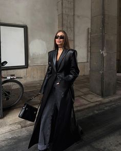 Black Trenchcoat Aesthetic, Black Coat Outfit, Coat With Belt, Long Leather Coat, Premium Skincare, Neue Outfits, Beauty Regimen, Elegante Casual