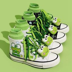 Harajuku Frog Print High Top Shoes on Storenvy Cute Casual Shoes, Mode Kawaii, Back To School Shoes, Kawaii Shoes, Girl Trends, Funny Frogs, Hello Kitty Items, Shoes Summer, Cute Frogs