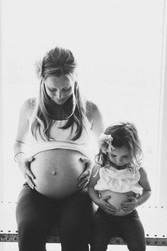 Maternity Photography, Maternity Picture Ideas, Pregnancy Photography Diy Maternity Photos At Home Milk Bath, Maternity Photography Mom And Daughter, Maturity Photoshoot, Mother Daughter Maternity, Maternity Hair, Belly Pictures, Vom Avea Un Copil, Pregnancy Pics, Bump Pictures