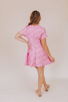 Add a playful pop of color to your wardrobe with our In The Afterglow Dress. This knee-length bubblegum pink dress features a feminine floral print and functional pockets, perfect for storing all your essentials. With short sleeves, a U-shaped neckline, and invisible back zipper, you'll look and feel effortlessly chic. Details Bubblegum pink dress with floral print Short sleeves Functional pockets Knee length U-shaped neckline Invisible zipper in back Fully lined Sizing Approximate measurements: Bubblegum Pink Dress, Nursing Friendly Tops, Nursing Friendly Dress, Plus Jumpsuit, Dress With Floral Print, Exclusive Dress, Maternity Shops, Basic Dress, Tank Top Long Sleeve