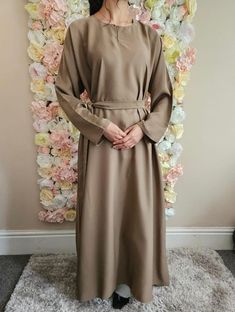 Womens Ladies Plain Abaya Jilbab Jubba Maxi Dress * Luxurious Flowing Fabric *High Quality Imported Fabric * Modern Design - Flarey Arms and Hem *Button Closing *1 Side Pocket *Comes with Belt - Wear it in 2 styles! Wholesale Enquiries Welcome Casual Kaftan, Dress Arabic, Arabic Style, Dress Muslim, Sleeve Maxi Dress, Kaftan Dress, Long Sleeve Maxi, Long Sleeve Maxi Dress, Dress Clothes For Women