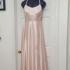 Women's Loyeloy Satin Wired Bridesmaid Dress Beige New Without Tag , I Think The Size Medium But Ckeck The Measurements. Chest 16.5" Waist = 14.5" Lenght = Waist Down = 46" Waist Down 55" Backless Satin Bridesmaid Dress For Prom Season, Satin Tie Back Dress For Homecoming, Satin Dress With Tie Back For Homecoming, Satin A-line Bridesmaid Gown, Satin Homecoming Dress With Tie Back, A-line Satin Bridesmaid Dress For Prom Season, Fitted Satin Bridesmaid Dress With Tie Back, Satin Bridesmaid Dress With Sweep Train And Fitted Bodice, Bridesmaid Satin Dress With Sweep Train And Fitted Bodice