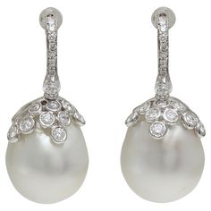 Gorgeous 18kt. White Gold Earrings With Huge Baroque South Sea Pearls and 1.4 ct. Diamonds Pearl: South Sea pearl, measurements 19.2 mm x 14.6 mm Diamond: Brilliant cut diamonds together approx. 1.4 ct. Diamonds Material: 18 kt. white gold Measurements: 33.3 mm x 14.5 mm Total weight: 15.3 gram / 0.540 oz / 9.8 dwt Earrings will be presented in a new jewellery box with our shops certificate of authenticity. Sea Pearl, White Gold Earrings, South Seas, South Sea Pearls, Sea Pearls, Brilliant Cut Diamond, Earings Piercings, Clip On Earrings, Gold Earrings