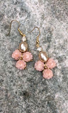 Romantic vintage assemblage earring!! 💕.  https://www.etsy.com/listing/524947364/pink-rose-vintage-bridal-earrings-gold Rose Detail Jewelry For Wedding, Pink Rose Design Jewelry For Wedding, Rose Gold Rose Detail Wedding Earrings, Rose Colored Dangle Flower Earrings For Wedding, Rose Dangle Flower Earrings For Wedding, Pink Feminine Pearl Earrings For Wedding, Feminine Pink Pearl Earrings For Wedding, Feminine Rose Design Jewelry For Wedding, Elegant Wedding Jewelry With Rose Detail