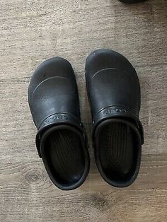 Trendy Fashion Crocs Slip Resistant Shoes - Bistro Clogs, Nurse Shoes, Chef Shoes, Work Shoes, Fashion winter shoes Crocs Bistro, Lined Crocs, Nurse Shoes, Chef Shoes, Workwear Casual, Slip Resistant Shoes, Service Industry, Clogs Style, Nursing Shoes