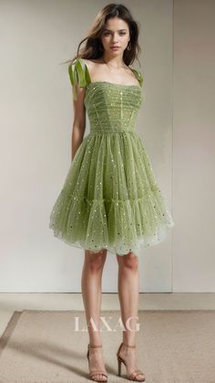 This elegant A-Line Strapless Tulle Sequins dress is perfect for your next party or homecoming event. Made from high-quality materials, it features a flattering A-line silhouette, a strapless design, and delicate sequin detailing. With its timeless style and impeccable craftsmanship, this dress is sure to make you stand out in any crowd. Homecoming Dresses Green, Classic Prom Dress, Illusion Wedding Dress, Homecoming Formal Dresses, Prom Dresses Simple, Open Back Wedding Dress, Satin Homecoming Dress, Beach Wedding Dress Boho, Mother Wedding Dress