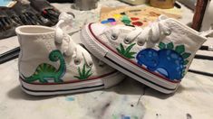 We customize your shoes and those of your children! You provide the shoe and we paint it with everything you want! The price starts from € 35 upwards and varies depending on the subject that is requested of us. Sometimes it can even lower if it is a single name or phrase. Of course they are washable 😊 Sneakers Athletic, Diy Shoes, Your Shoes, Shoes Trainers, Fabric Painting, Diy Painting, Dinosaurs, Girls Shoes, Kids Shoes