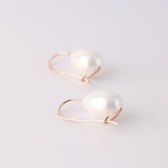 These Ceramic Pearl Earrings make a statement with their elegant, teardrop dangle and luxurious gold filled finish. Perfect for adding a touch of sophistication and class to an everyday look, they'll become your new go-to accessory. Dare to be bold and stylish!• Sold in pairs• Available in: High Quality Solid 925 Sterling Silver, Gold filled 12K and Rose gold filled 12K• Pearl drop size: 2cm x 1.5cm• Wire Thickness - 1mm (18gauge)• Length of the earrings: 3cm Classic Rose Gold Drop Earrings, Rose Gold Classic Drop Earrings, Chic Teardrop Hoop Earrings For Gift, Rose Gold Pearl Drop Earrings In 14k Gold Filled, Elegant Hypoallergenic 14k Gold Filled Earrings, Modern Rose Gold Teardrop Earrings, Minimalist Rose Gold Teardrop Earrings, Minimalist Pearl Drop Teardrop Earrings, Elegant Teardrop Drop Earrings For Pierced Ears