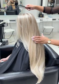 Ultra Light Blonde Hair, High Contrast Blonde Hair, Blonde And Ash Brown Hair, Natural White Blonde Hair, Levels Of Blonde Shades, Soft Platinum Blonde Hair, Long Healthy Blonde Hair, Platinum Blonde Root Smudge, Pale Hair Color