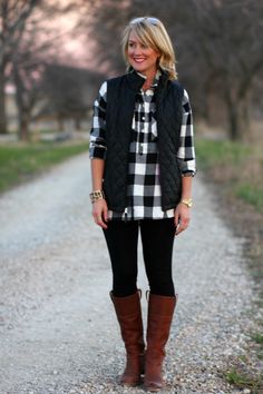 White Plaid Shirt Outfit, Check Outfit, Plaid Shirt Outfits, Looks Jeans, Outfit 2020, White Flannel, Ținută Casual, Summer Black, Vest Outfits