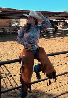 Mexican Women, Cowboy Art, Cowboy And Cowgirl, Country Outfits, Western Cowboy, Country Girls, Pin Up, Cowboy